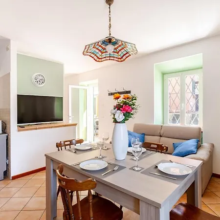 La Casa Del Sole * מנדלו דל לאריו